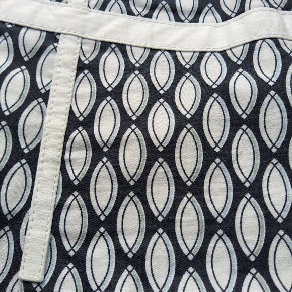 Gap Women Skirt, size 4 reg, colour white, navy and baby blue - Picture 3 of 6